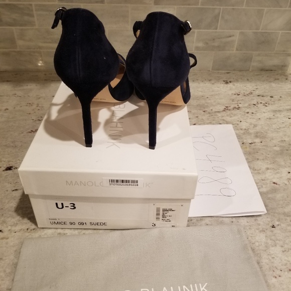 SOLD!  Manolo Blahnik UMICE 90MM navy heels 38 - Picture 2 of 8